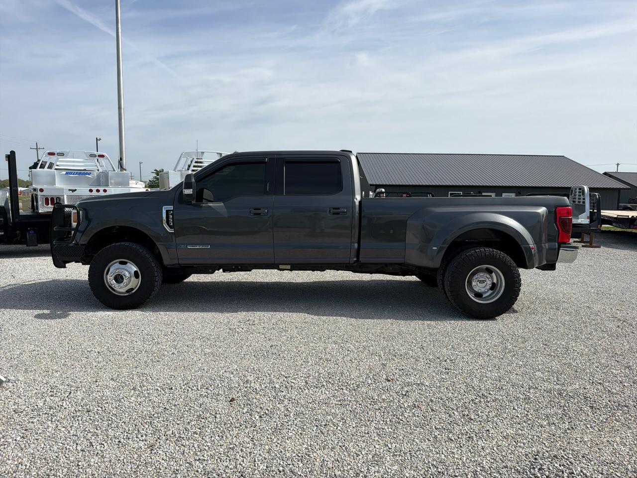Ford Super Duty F-350 DRW Lariat 4WD Crew Cab 8' Box 2020