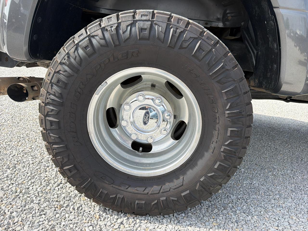 Ford Super Duty F-350 DRW Lariat 4WD Crew Cab 8' Box 2020