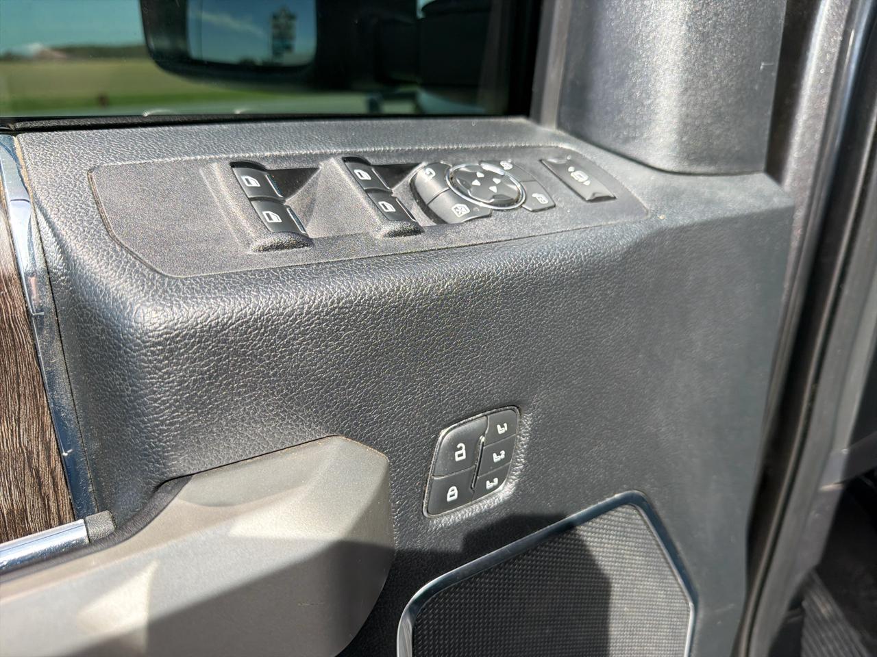 Ford Super Duty F-350 DRW Lariat 4WD Crew Cab 8' Box 2020