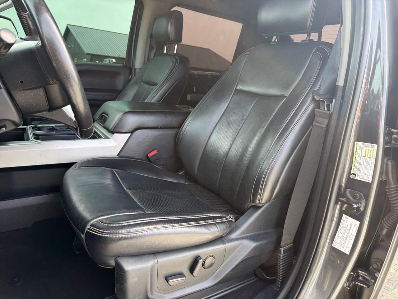 Ford Super Duty F-350 DRW Lariat 4WD Crew Cab 8' Box 2020