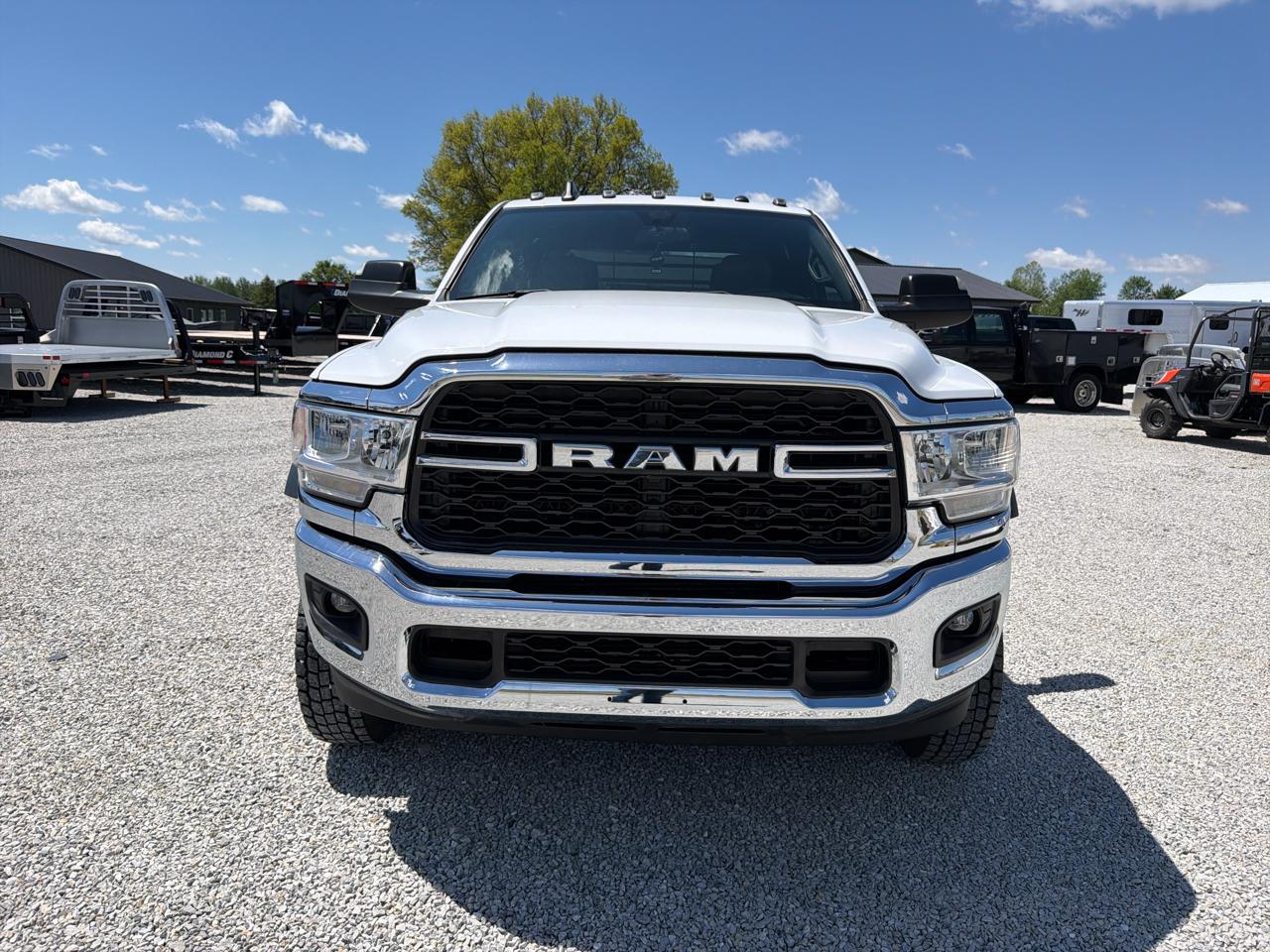 RAM 5500 Chassis Cab Tradesman 4x4 Crew Cab 60" CA 173.4" WB 2022