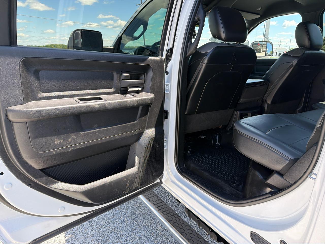 RAM 5500 Chassis Cab Tradesman 4x4 Crew Cab 60" CA 173.4" WB 2022