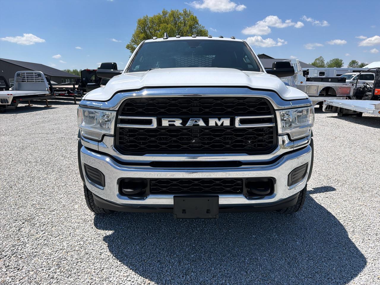 RAM 5500 Chassis Cab Tradesman 4x4 Crew Cab 84" CA 197.4" WB 2022
