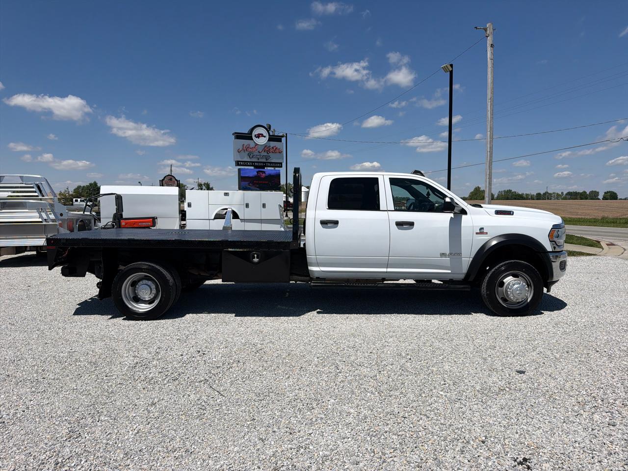 RAM 5500 Chassis Cab Tradesman 4x4 Crew Cab 84" CA 197.4" WB 2022