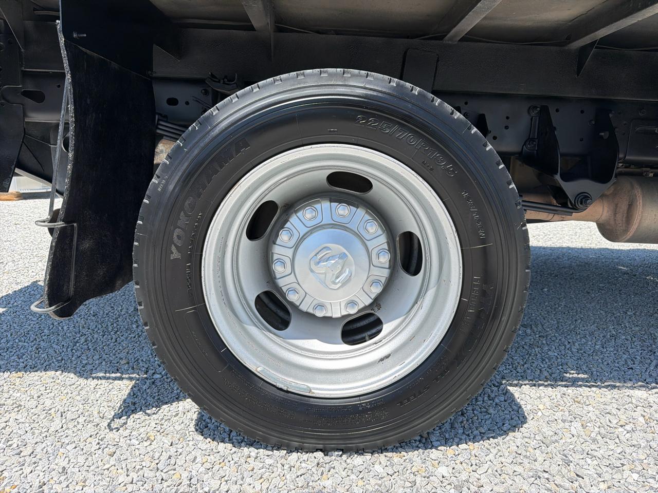 RAM 5500 Chassis Cab Tradesman 4x4 Crew Cab 84" CA 197.4" WB 2022
