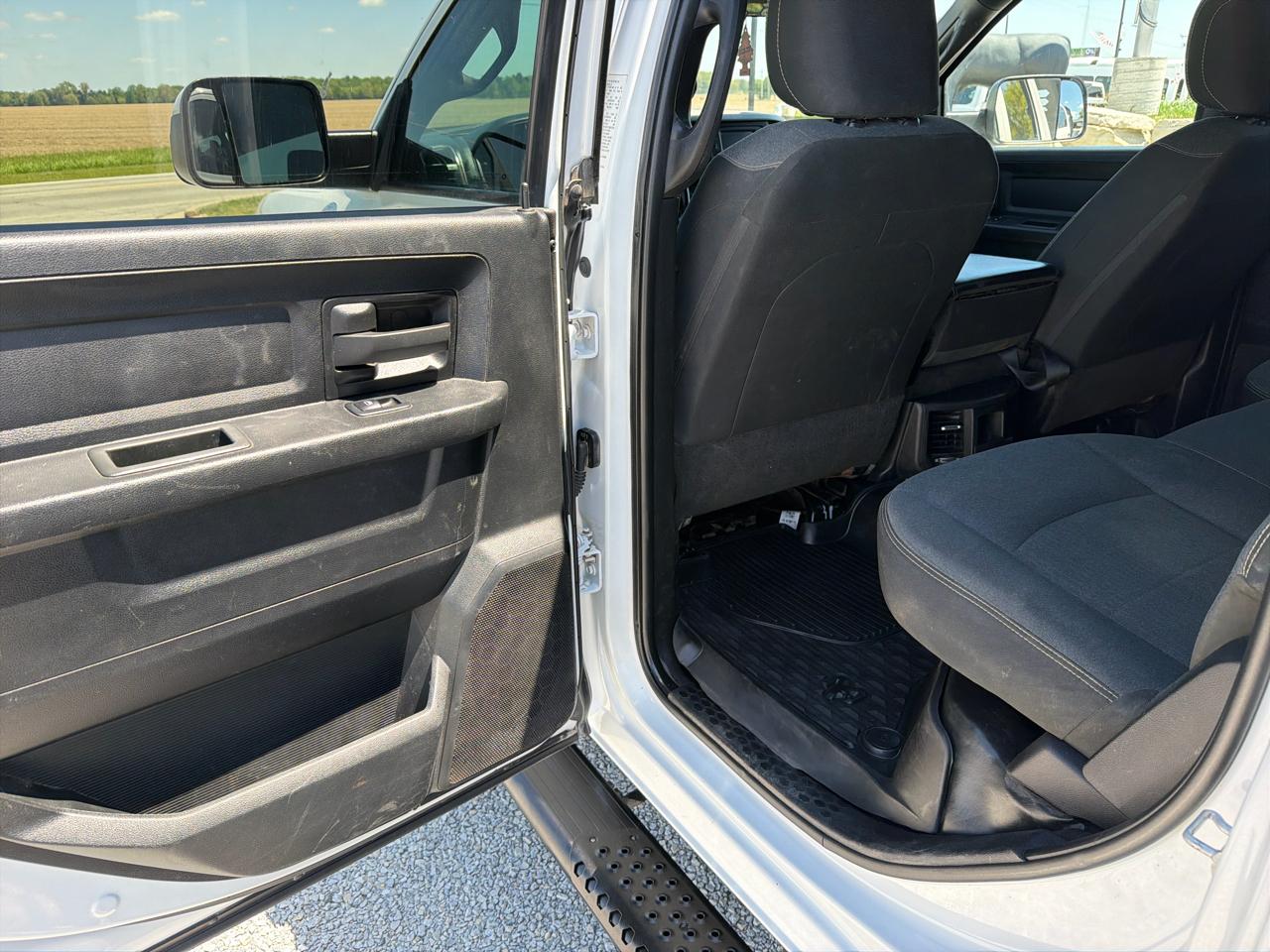 RAM 5500 Chassis Cab Tradesman 4x4 Crew Cab 84" CA 197.4" WB 2022