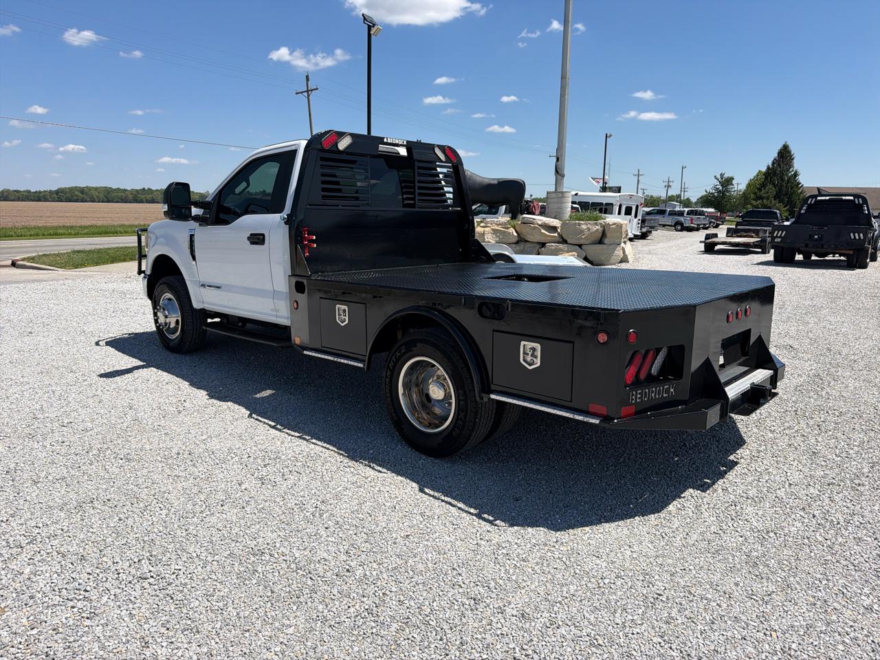Ford Super Duty F-350 DRW 4WD Reg Cab 141" WB 60" CA XL 2020