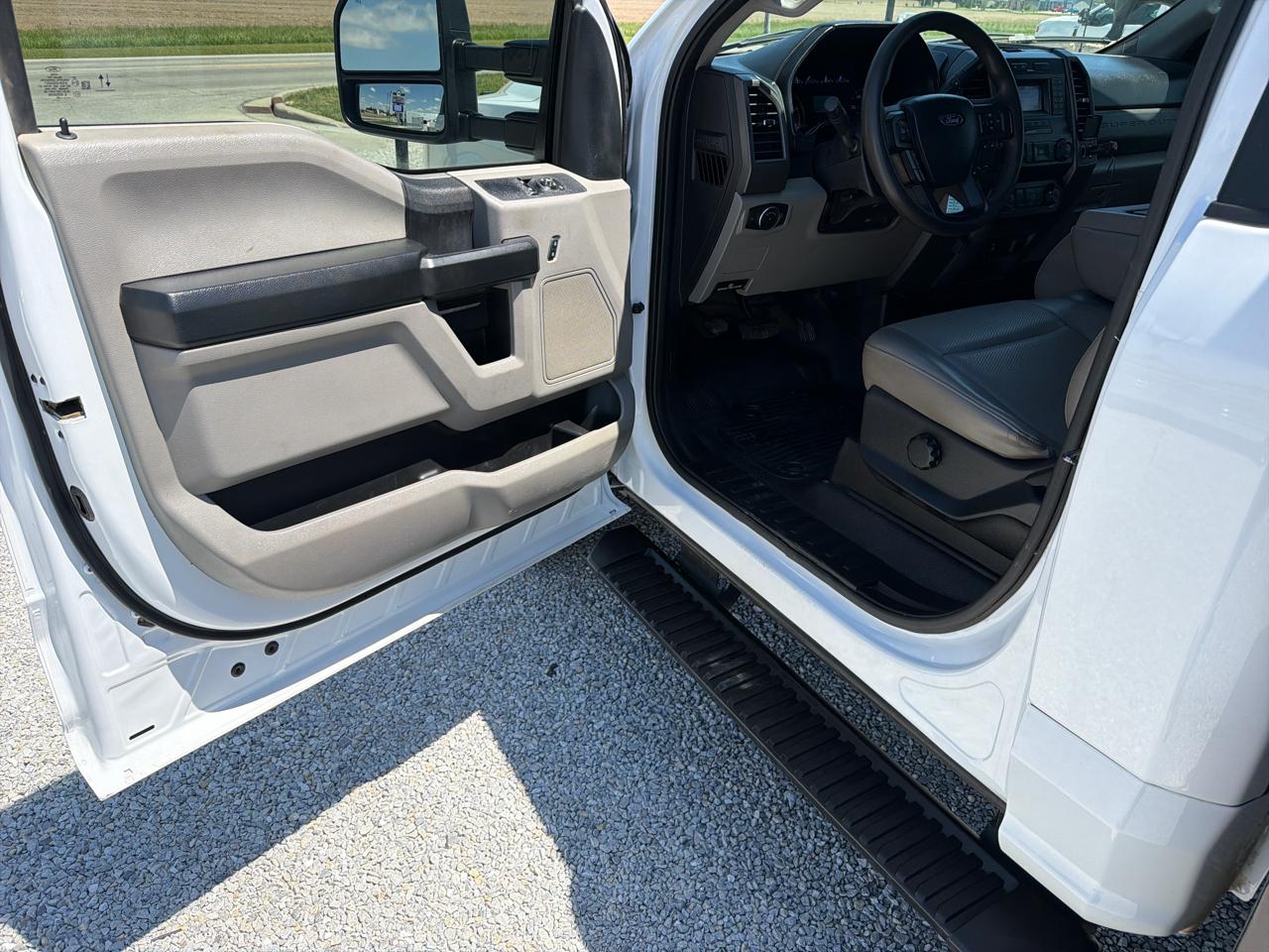 Ford Super Duty F-350 DRW 4WD Reg Cab 141" WB 60" CA XL 2020