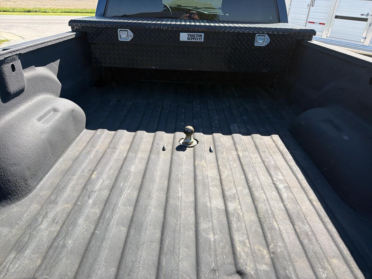Dodge Ram 3500 4dr Quad Cab 160.5" WB DRW 4WD SLT 2005