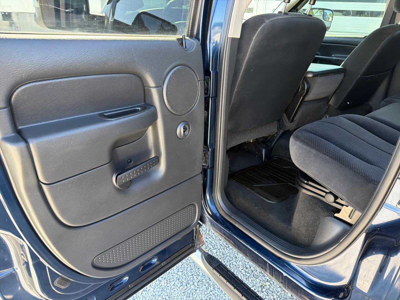 Dodge Ram 3500 4dr Quad Cab 160.5" WB DRW 4WD SLT 2005