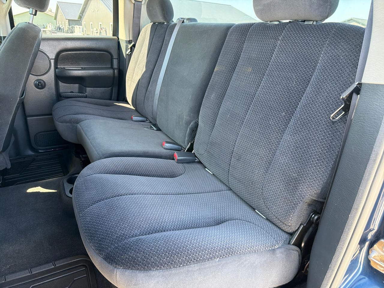 Dodge Ram 3500 4dr Quad Cab 160.5" WB DRW 4WD SLT 2005