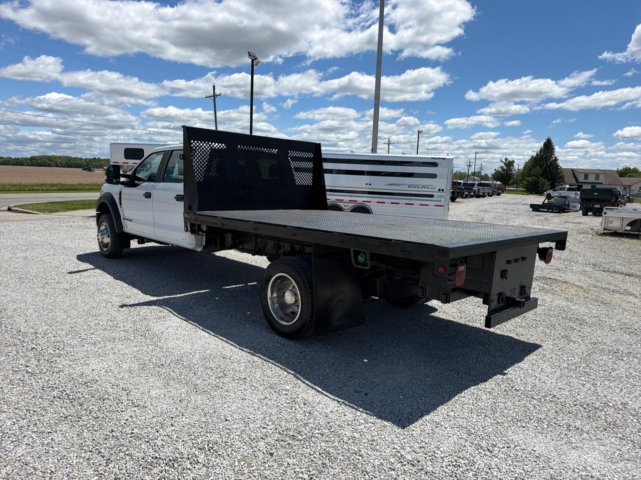 Ford Super Duty F-550 DRW Crew Cab 200" WB 84" CA XL 2020