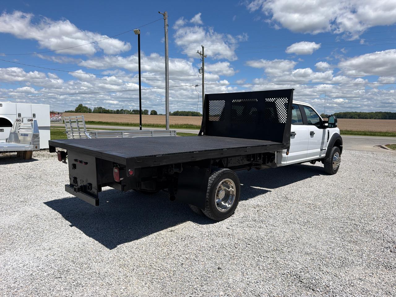 Ford Super Duty F-550 DRW Crew Cab 200" WB 84" CA XL 2020