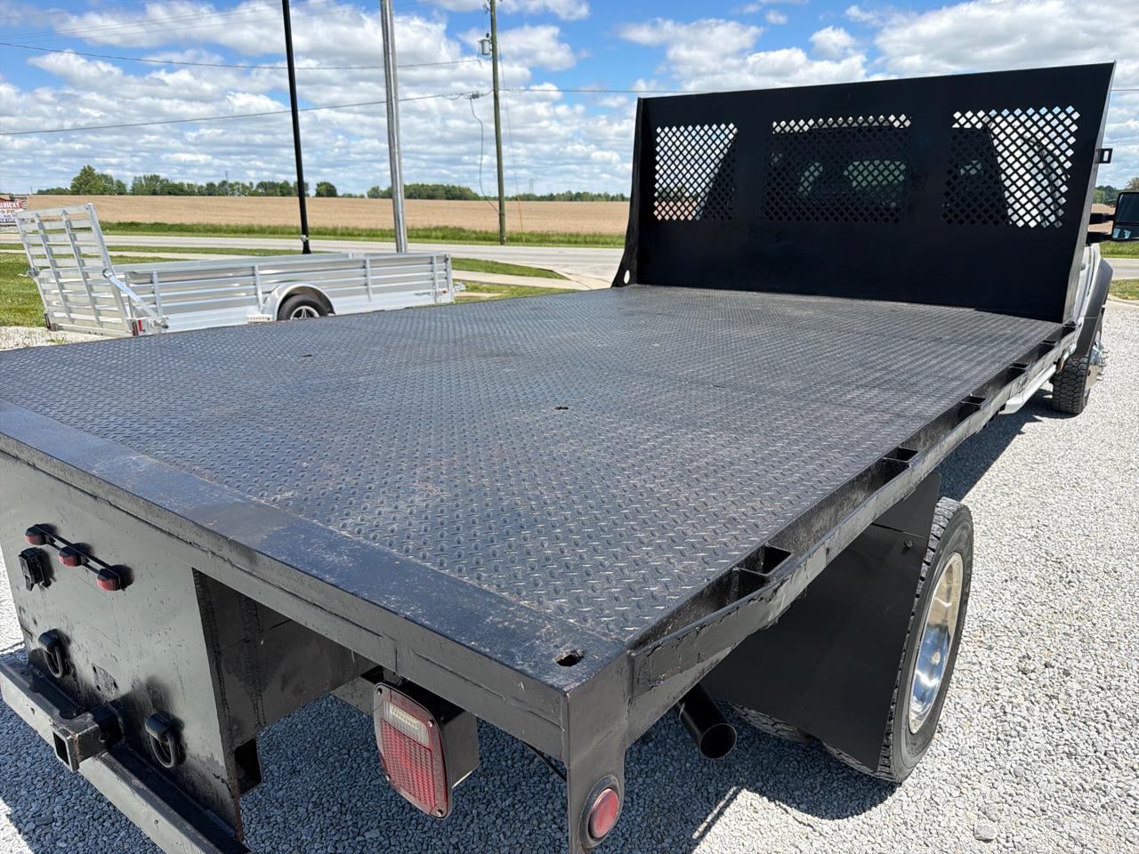 Ford Super Duty F-550 DRW Crew Cab 200" WB 84" CA XL 2020