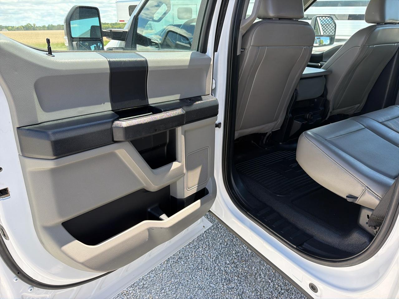 Ford Super Duty F-550 DRW Crew Cab 200" WB 84" CA XL 2020