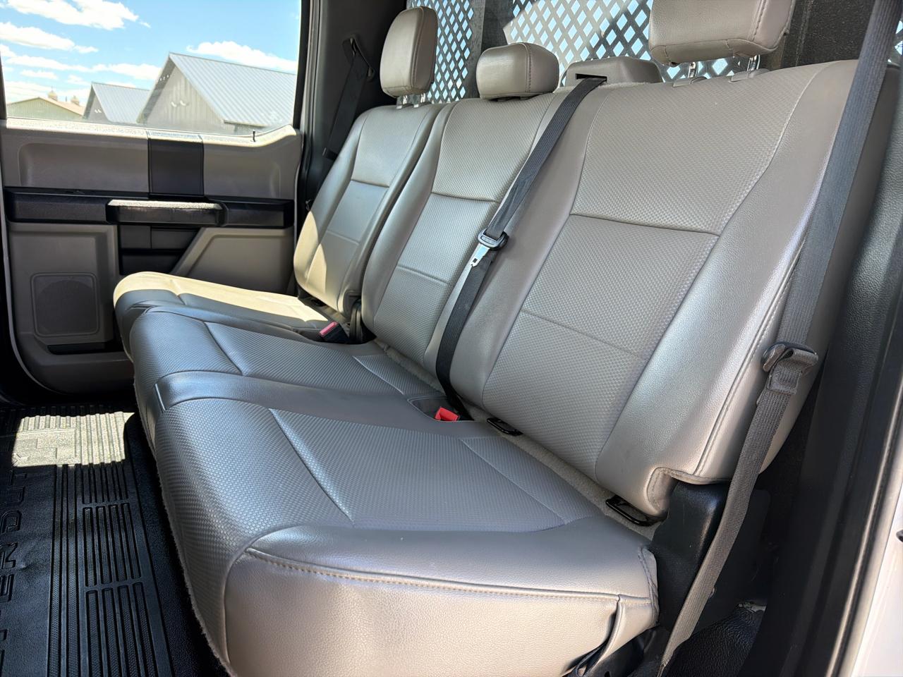 Ford Super Duty F-550 DRW Crew Cab 200" WB 84" CA XL 2020