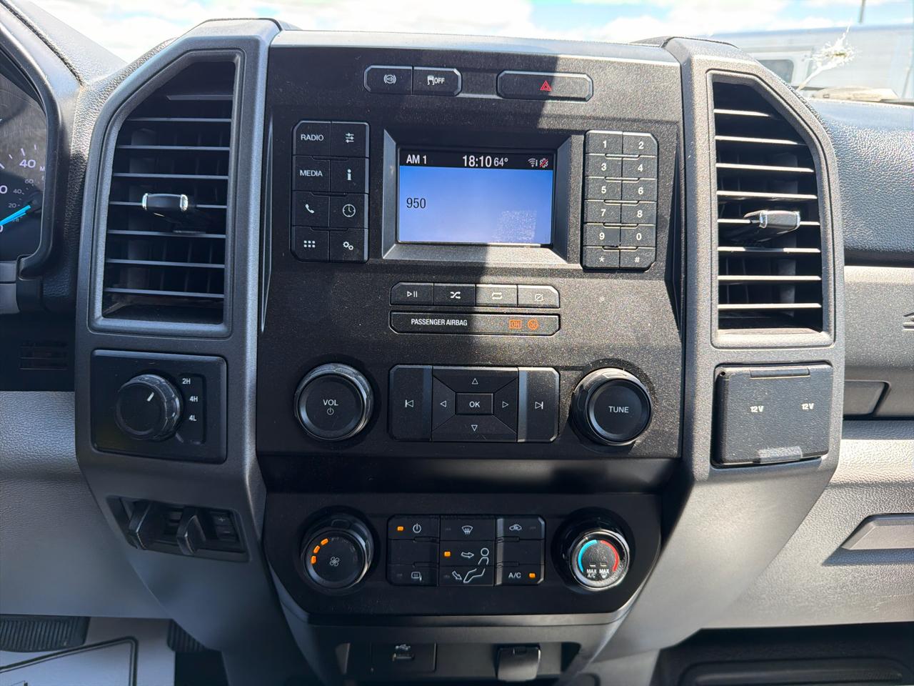Ford Super Duty F-550 DRW Crew Cab 200" WB 84" CA XL 2020