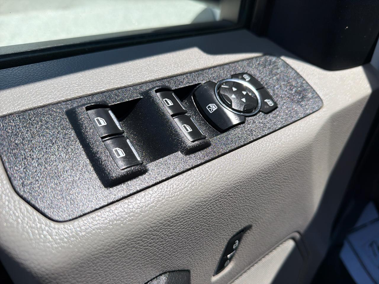 Ford Super Duty F-550 DRW Crew Cab 200" WB 84" CA XL 2020
