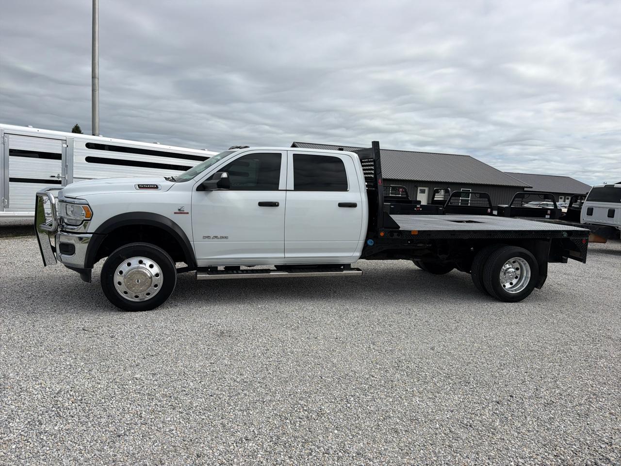 RAM 5500 Chassis Cab Tradesman 4x4 Crew Cab 84" CA 197.4" WB 2021