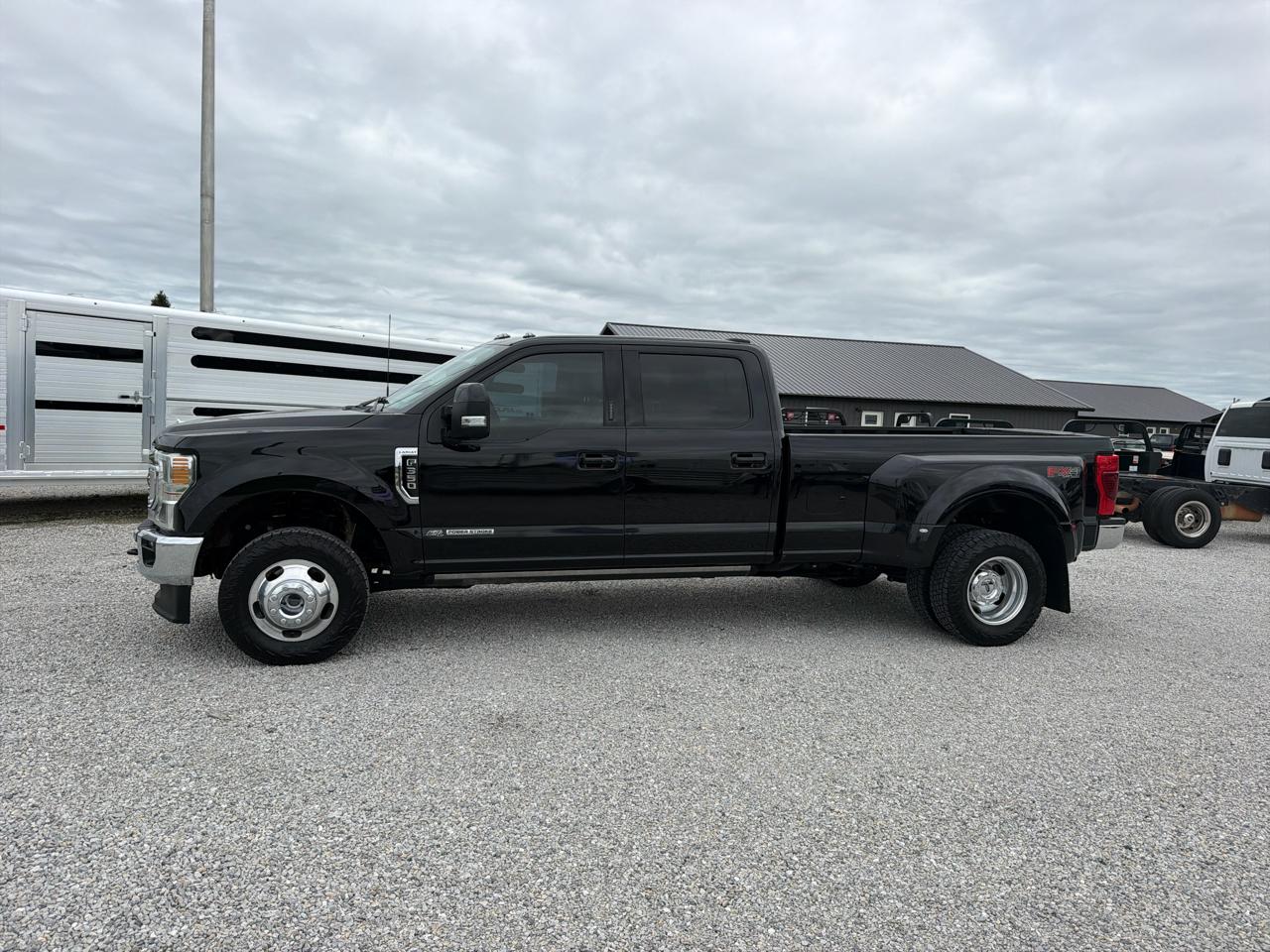 Ford Super Duty F-350 DRW 4WD Crew Cab 172" Lariat 2022