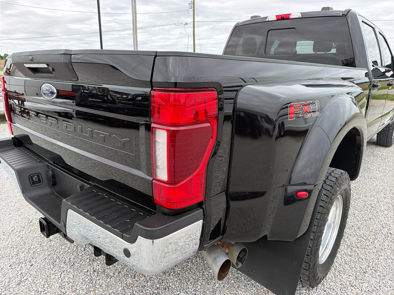 Ford Super Duty F-350 DRW 4WD Crew Cab 172" Lariat 2022