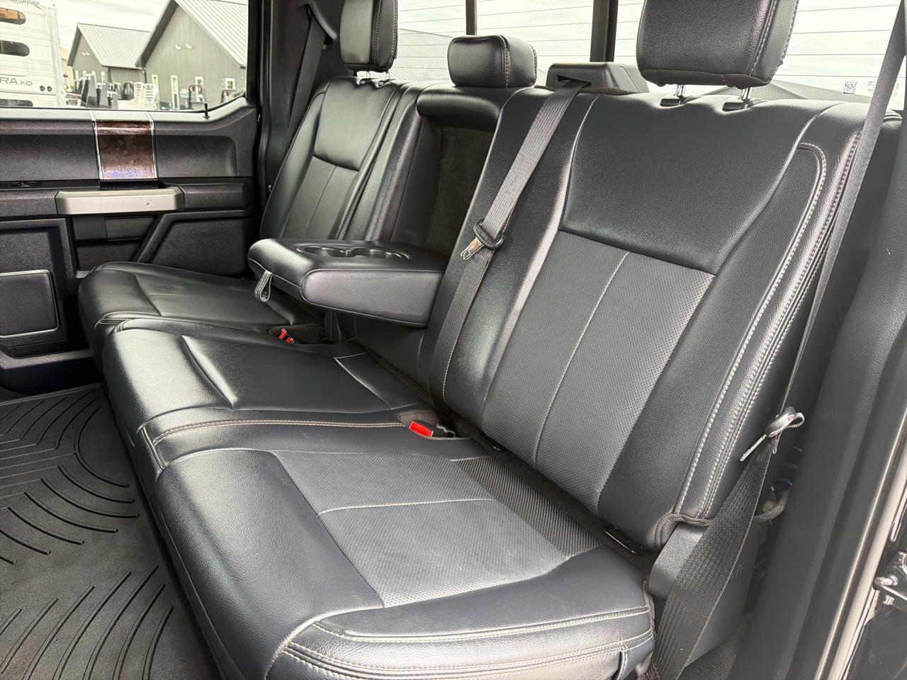 Ford Super Duty F-350 DRW 4WD Crew Cab 172" Lariat 2022