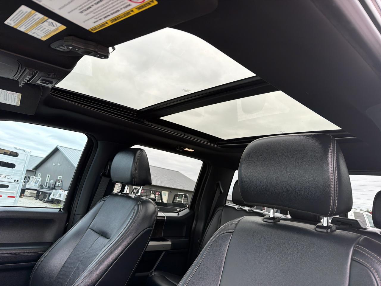 Ford Super Duty F-350 DRW 4WD Crew Cab 172" Lariat 2022
