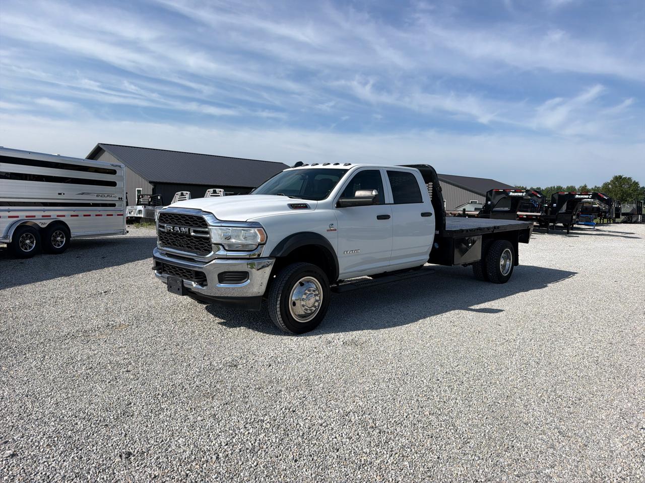 RAM 5500 Chassis Cab Tradesman 4x4 Crew Cab 84" CA 197.4" WB 2022