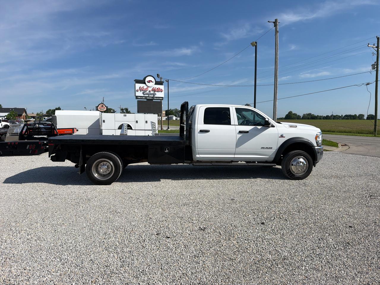RAM 5500 Chassis Cab Tradesman 4x4 Crew Cab 84" CA 197.4" WB 2022