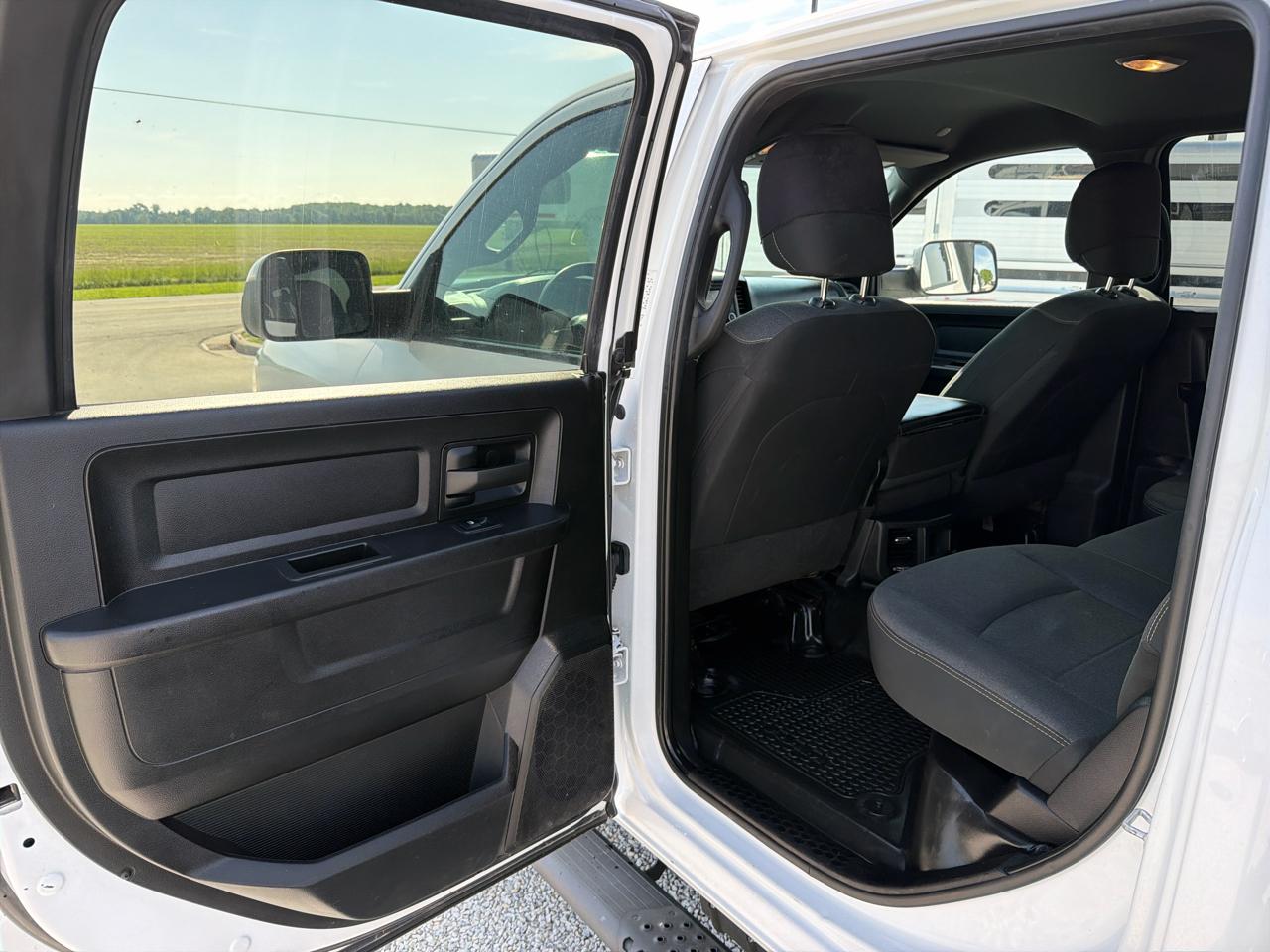 RAM 5500 Chassis Cab Tradesman 4x4 Crew Cab 84" CA 197.4" WB 2022