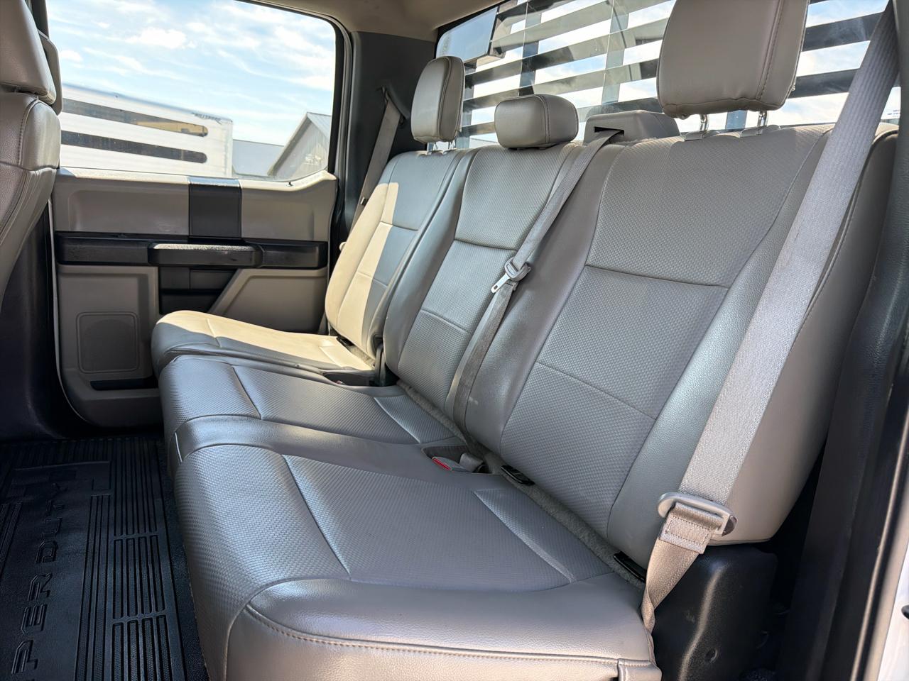 Ford Super Duty F-450 DRW 4WD Crew Cab 200" WB 84" CA XL 2019