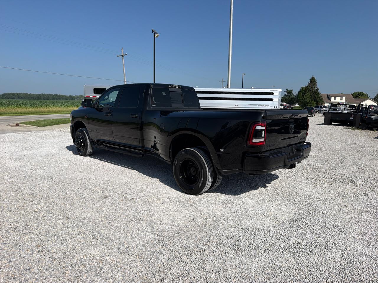 RAM 3500 Big Horn 4x4 Crew Cab 8' Box 2022