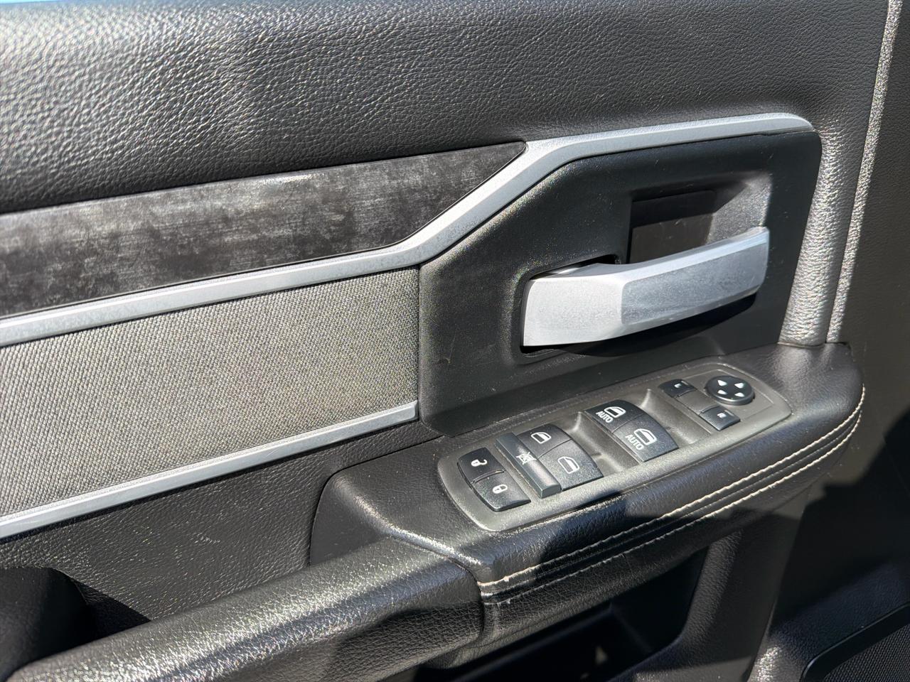 RAM 3500 Big Horn 4x4 Crew Cab 8' Box 2022