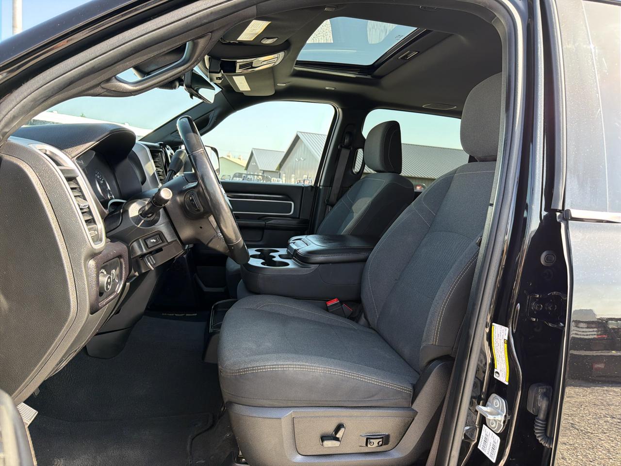 RAM 3500 Big Horn 4x4 Crew Cab 8' Box 2022