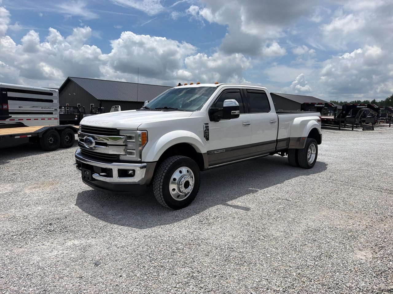 Ford Super Duty F-450 DRW King Ranch 4WD Crew Cab 8' Box 2019