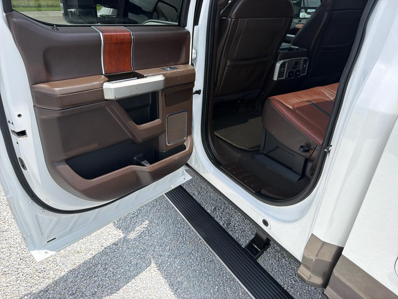 Ford Super Duty F-450 DRW King Ranch 4WD Crew Cab 8' Box 2019