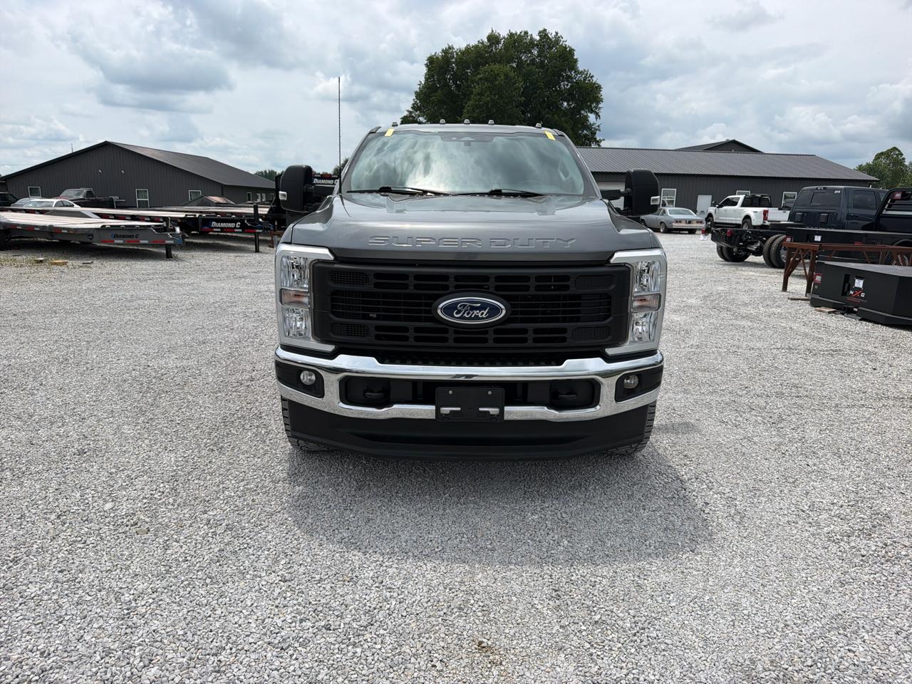 Ford Super Duty F-350 DRW XLT 4WD Reg Cab 8' Box 2024