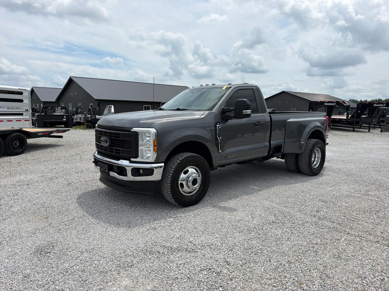 Ford Super Duty F-350 DRW XLT 4WD Reg Cab 8' Box 2024