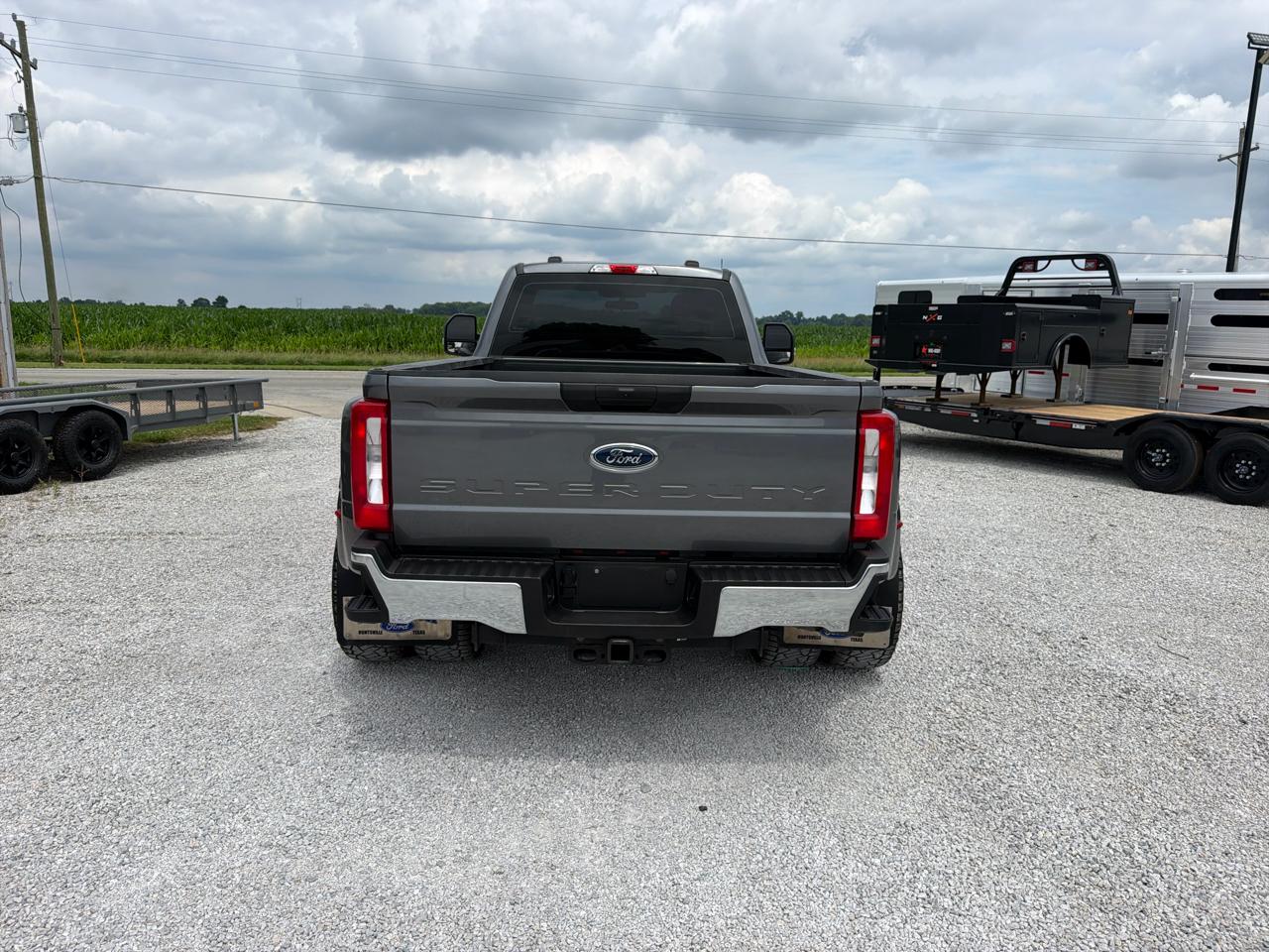 Ford Super Duty F-350 DRW XLT 4WD Reg Cab 8' Box 2024