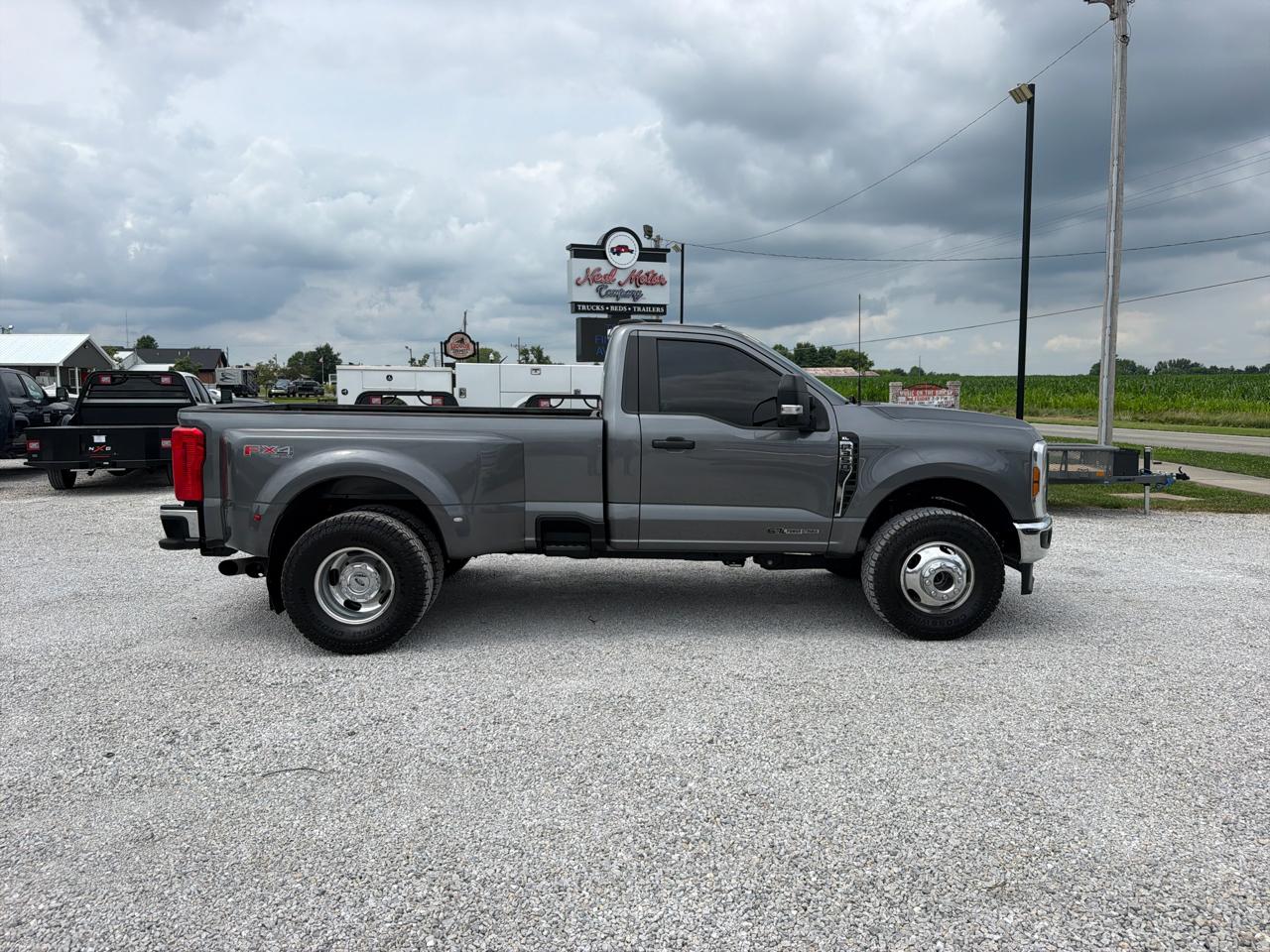 Ford Super Duty F-350 DRW XLT 4WD Reg Cab 8' Box 2024