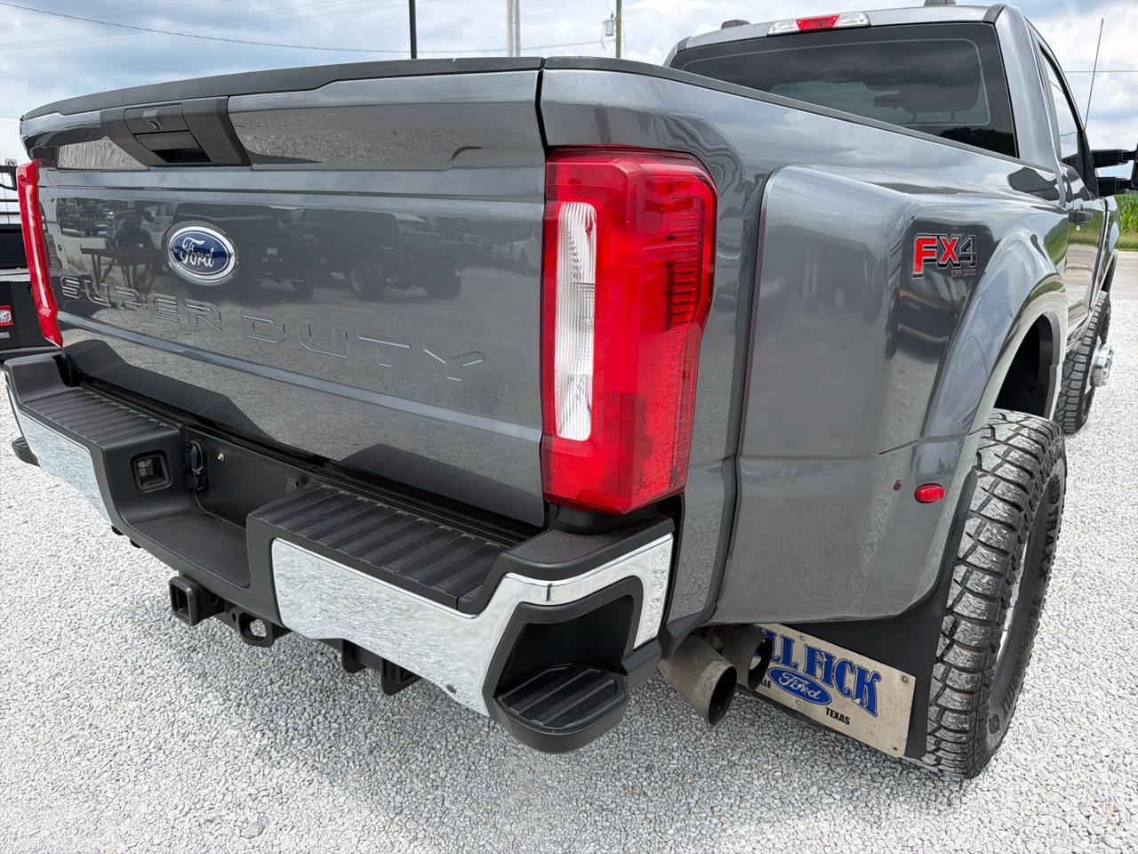Ford Super Duty F-350 DRW XLT 4WD Reg Cab 8' Box 2024
