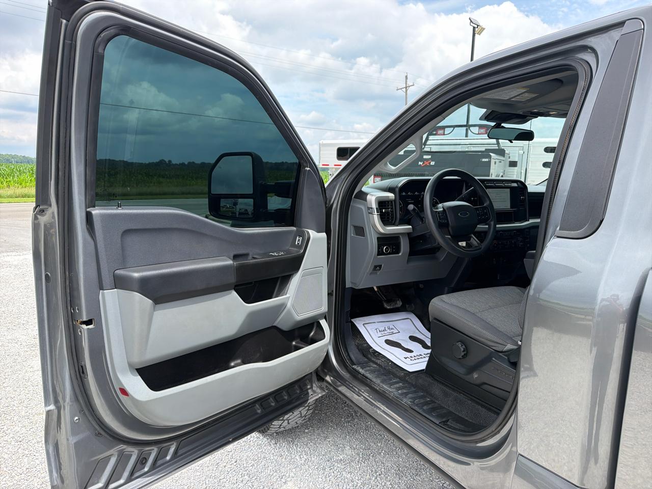 Ford Super Duty F-350 DRW XLT 4WD Reg Cab 8' Box 2024