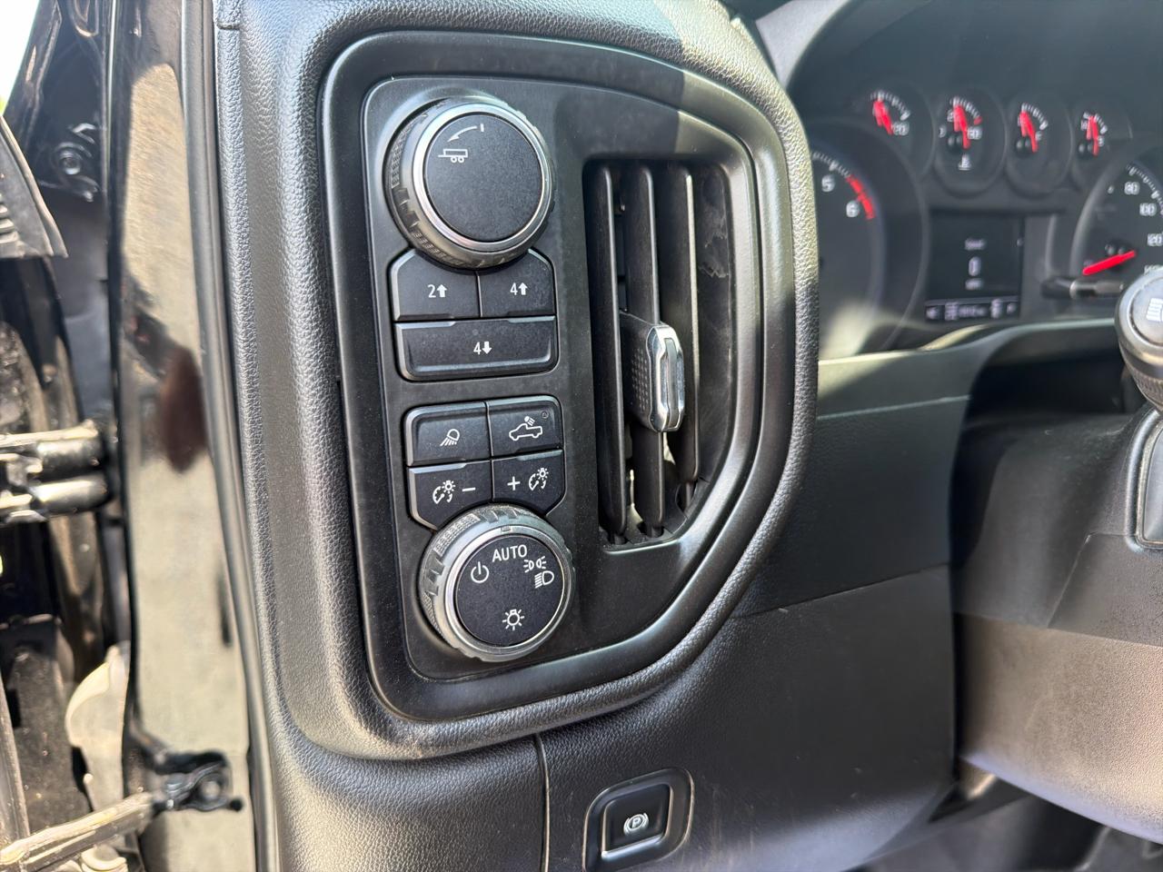 Chevrolet Silverado 3500HD 4WD Reg Cab 142" Work Truck 2024