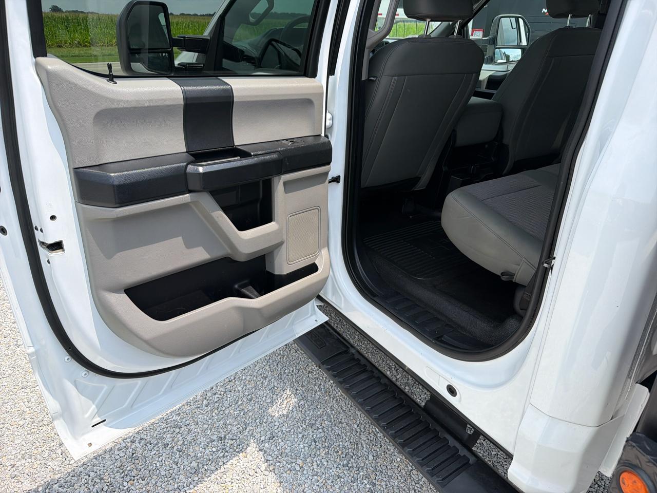 Ford Super Duty F-550 DRW 4WD Crew Cab 200" WB 84" CA XL 2021