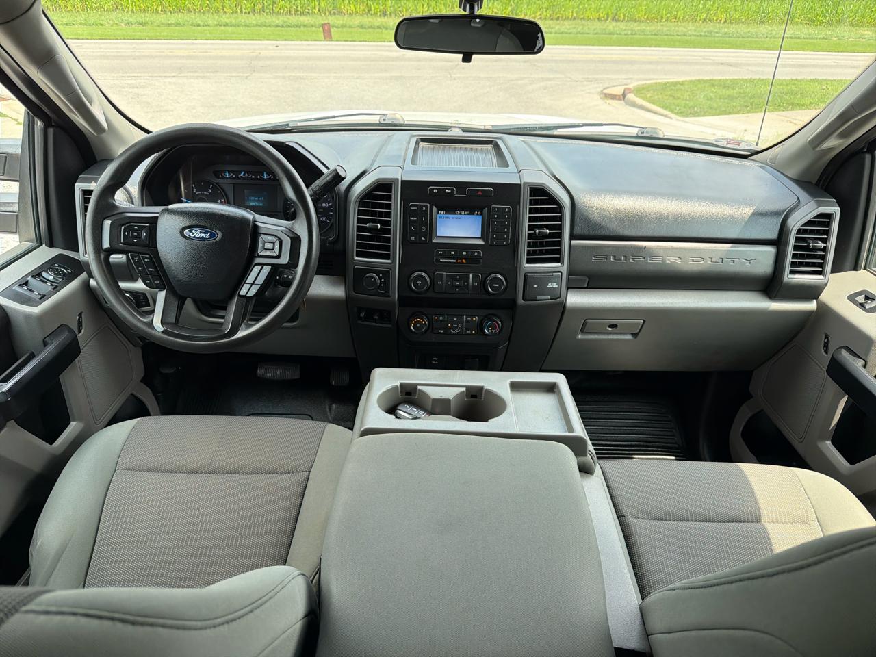 Ford Super Duty F-550 DRW 4WD Crew Cab 200" WB 84" CA XL 2021
