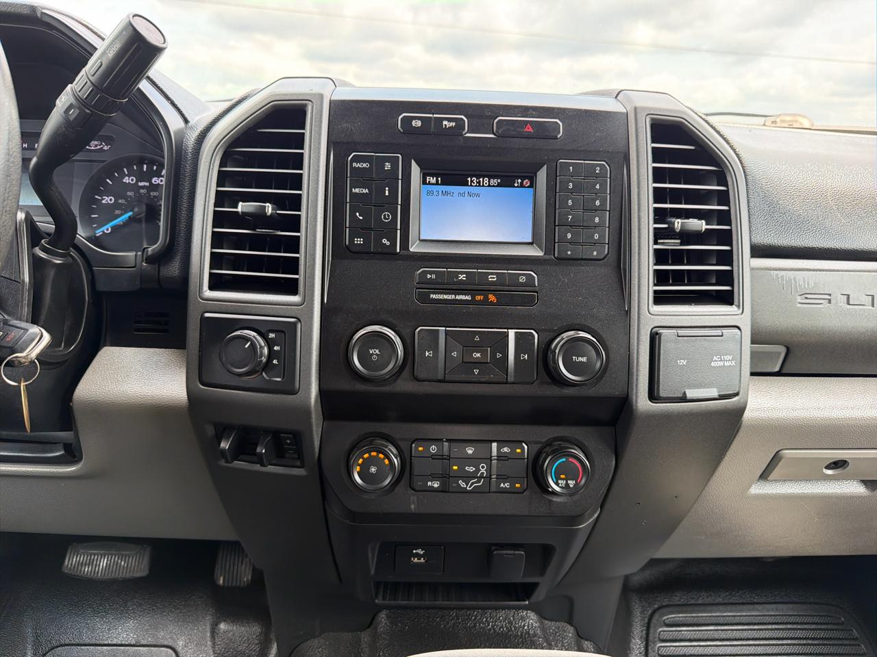 Ford Super Duty F-550 DRW 4WD Crew Cab 200" WB 84" CA XL 2021