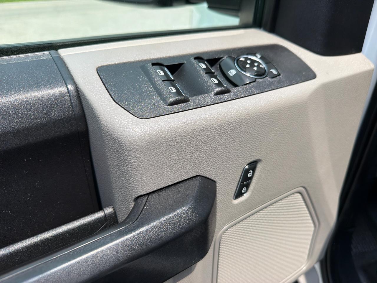 Ford Super Duty F-550 DRW 4WD Crew Cab 200" WB 84" CA XL 2021