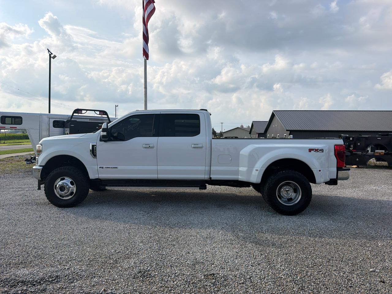Ford Super Duty F-350 DRW Crew Cab 172" Lariat 4WD 2021