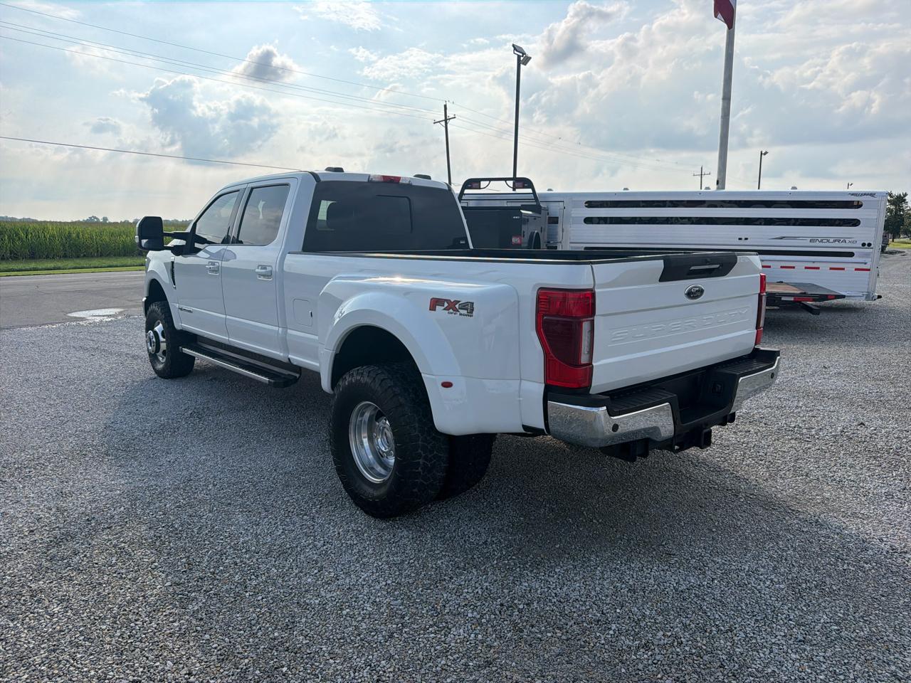 Ford Super Duty F-350 DRW Crew Cab 172" Lariat 4WD 2021