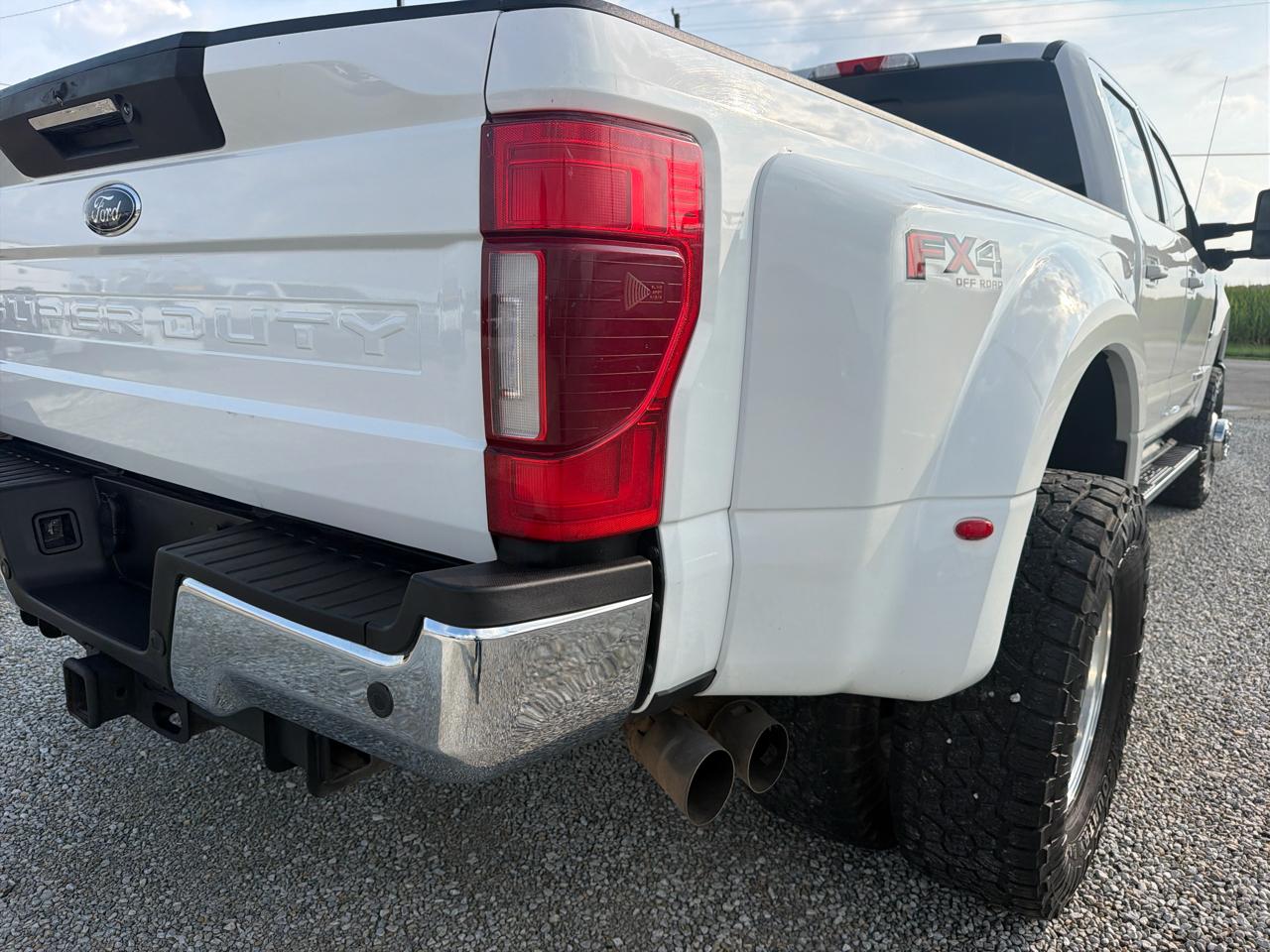 Ford Super Duty F-350 DRW Crew Cab 172" Lariat 4WD 2021